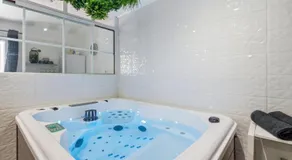 Suite Cinema et SPA - Jaccuzi et Grande terrasse proche aéroport CDG - Image 4
