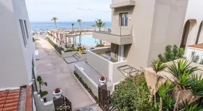 Chrispa's House Beachfront Bliss & Stunning Views 50m from the beach - Image 3