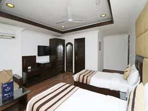 Hôtel Aaron Castle (A Home Away Home) - Image 3