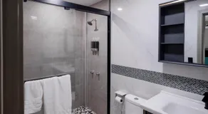 LeLuxe Cedar Valley Suite A - Image 2