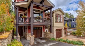 KBM Resorts Luxurious Private Home Easy Walk to Old Town with 2 Family Rooms and BBQ PWS-957 - Image 4