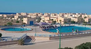 للإيجار في مطروح شاليه داخل قرية سياحية شاليه شايف البحر امتداد شاطئ الابيض البحر متاح لكن حمام السباحة هذا الصيف به أعمال صيانه 130 - Image 4