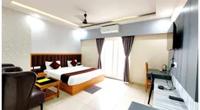 Luxuary Shree Gajanan - Rooftop Sea View - Image 2