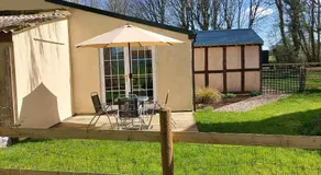 1 Bed Lodge-Sleeps 4-Pet Friendly-Free Parking - Image 3