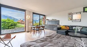 Light-filled studio with panoramic views - Image 2