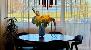 Seafront Lux Apt, Central, Beach, Direct Airport Metro - Image 4