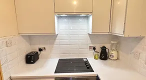 Elite 1-Bedroom Flat - Image 3
