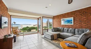 \"Southern Sands\" Port Elliot Beachfront Apartment - Image 2