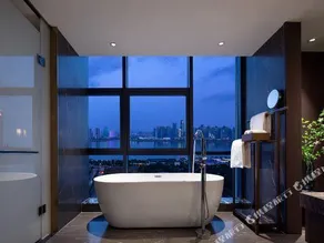 Exotic W Hotel - Image 5
