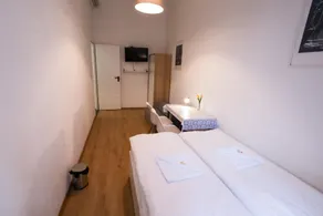 Pest-Port Apartment-ROOM 1 - Image 3