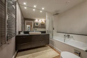 Hills Park Luxury Apartment - Image 5