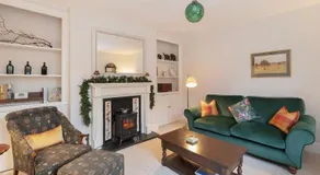 Churchill House - Two Bedrooms - Street Parking - Garden - Image 2