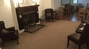 Three Crowns Guest House - Image 2