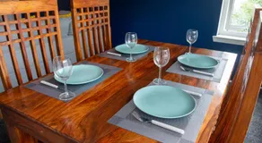 Stylish 2-Bedroom Apartment in Motherwell I Netflix, Pet Friendly & Train Access - Image 2