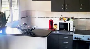 T2 Cosy autonome h24 Parking privé attenant TV 165cm Netflix wi-fi au Rez-de-chaussée - Image 3