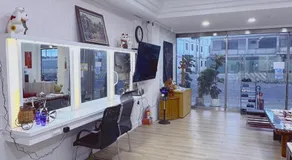 Economy Class Hostel - Image 2