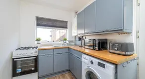 Cosy Sleeps 7 Leisure Contractors - Image 4