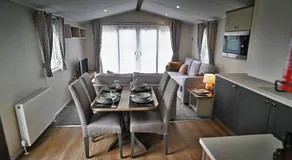 Hobbit - Cosy Holiday Lodge with Pool - Image 3