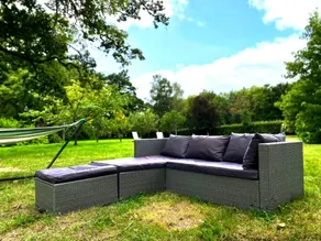 Cosy Hampshire Barn Getaway, Large garden alongside a stunning river - Fire Pit, BBQ, Outdoor seating - Country walks & Pubs - Image 4