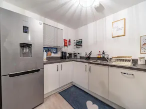 Cosy and Exquisite 2 Bed 2 Bath In The Heart Of Sittingbourne - Image 5