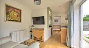 Spacious Modern Garden Family Home - Image 2