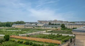 Le Versailles Suite classe 3 etoiles Vue Chateau & Potager - Image 4