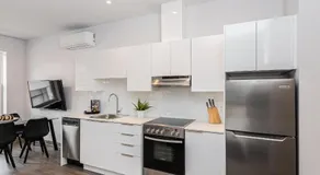 Modern and New Studio in the Heart of the City by Den Stays - Image 4