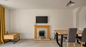Peaceful terrace house with allocated parking bay - Pass the Keys - Image 4