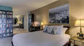 Cozy Aviation Style Lake View Condo at The Shores - Image 2