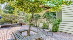 Classic Dog-Friendly Home with Free WiFi a washer&dryer & Enclosed Backyard - Image 5