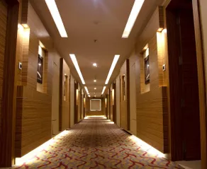 Hotel Landmark - Image 5