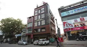 Super Hotel O by OYO Surya Continental - Image 4