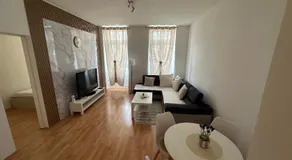 Cozy Ground Floor Apartment Near U6 Easy Access to Center - Image 2