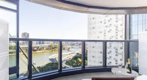 Brisbane City 2BR Apartment River and Fireworks View - Image 4