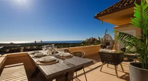 Apartment, with large private terrace and panoramic sea views, in Elviria Hills, Marbella - Image 4