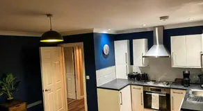Stylish & Modern Apartment - Southend Stays - Image 2