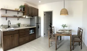 Stylish Apartments - FREE Bikes, Nice Area & Cozy Patio, 10 Minutes to Airport - Image 3
