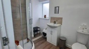Chic Studio Near Cardiff Hub - Image 5