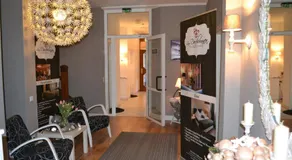 Private Rooms with Free Parking & 24h Self Check-in - Image 4