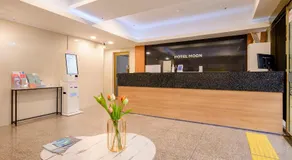 Hotel Moon - Image 5