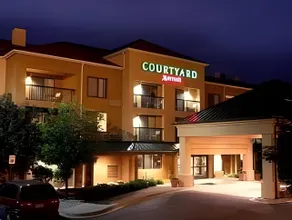 Courtyard by Marriott Flint Grand Blanc - Image 4