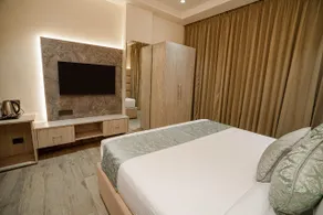 Hotel Devdhara - Image 4