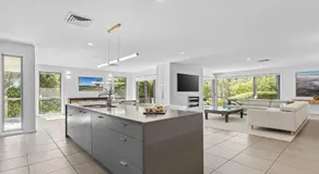 The Kingsley - The Vintage Holiday Houses - Image 2