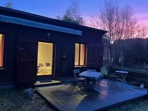 Cabane Limousine au bord d'un étang - Image 4