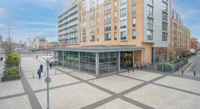 Spacious 2-Bed 2Bath Riverside Apartment with River Views Greenwich London - Image 4