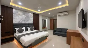 Hotel Peacock  - Image 2