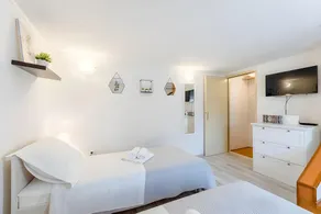 Apartment KLM - Two Bedroom Apartment - Image 2