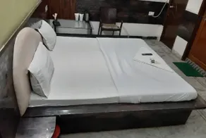 Hotel Rajgir - Image 1