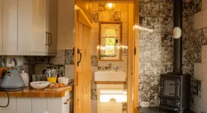 Harrys Hideout - Shepherd's Huts at Harrys Cottages - Image 3