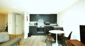 60 Manchester Road - Image 4